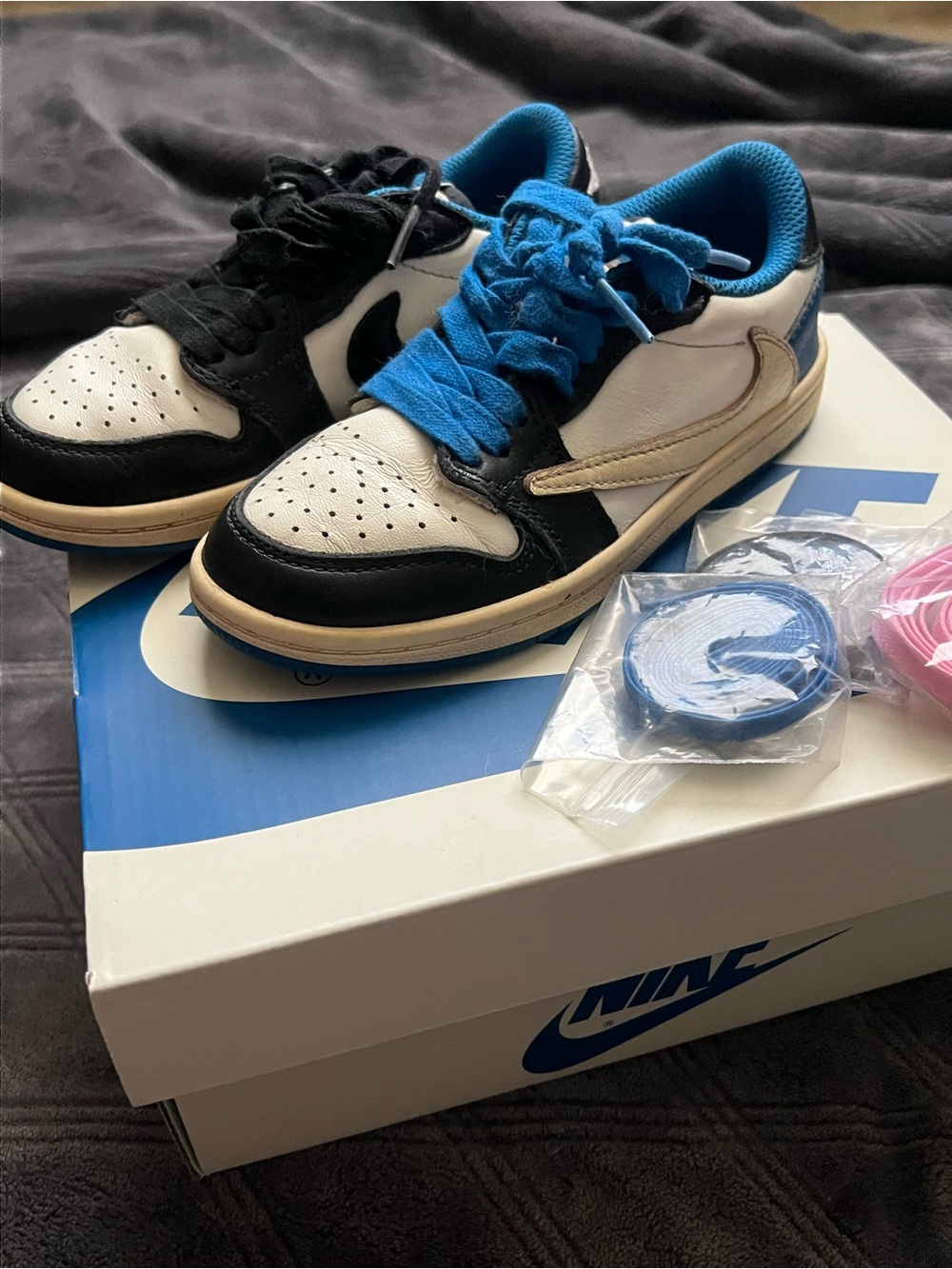 Travis Scott Kids Low-Top Sneakers in Black, White & Blue
